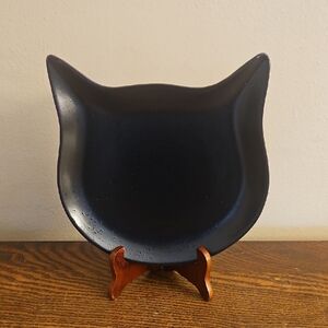 Croton Stoneware Black Midnight Cat Silhouette Plate.